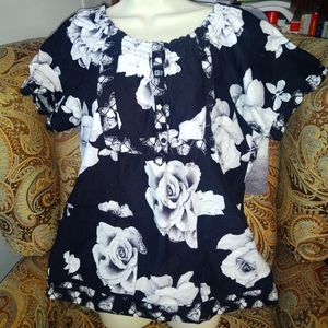 Koi Bella black and white floral Scrub top size Medium